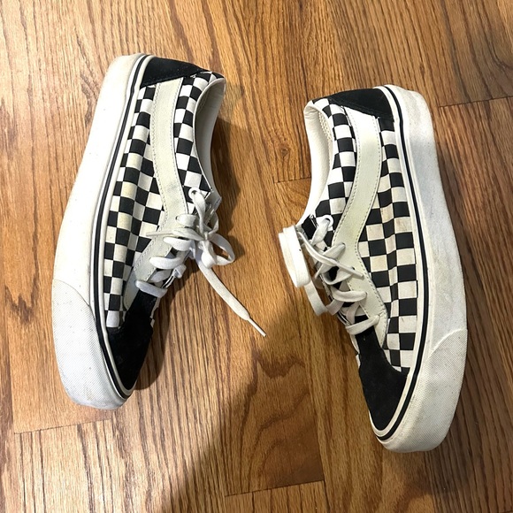 Men’s checkered Vans - Picture 2 of 3